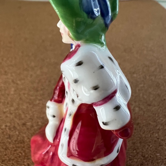 Royal Doulton's 'Christmas Morn' Miniature - Picture 9 of 15